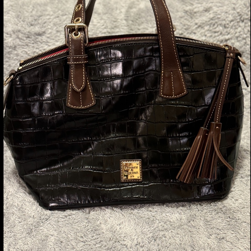Vintage Black Dooney & Bourke Alligator Pattern Satchel type handbag